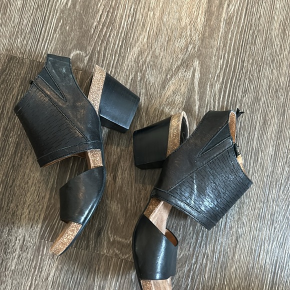 Sofft Sandals 7.5 black leather strap heels - Picture 7 of 8